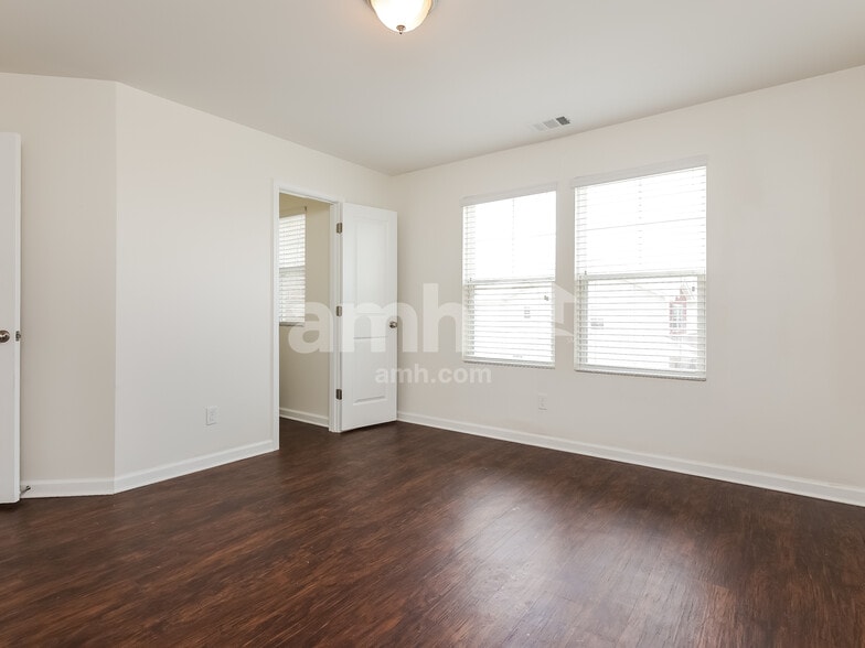 Building Photo - 311 Dogwood Cir