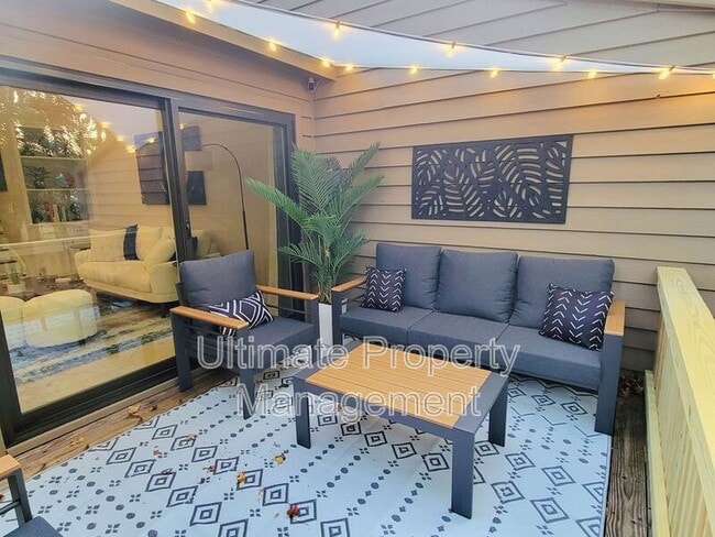 Building Photo - 207 St Luke Ct