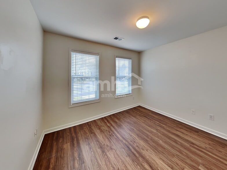 Building Photo - 714 Ridgewood Way