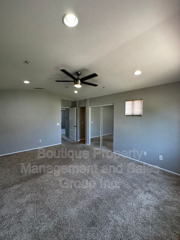 Building Photo - 1455 E Holcomb Pl