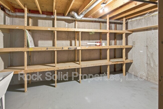 Building Photo - 5416 Meadowbrook Dr