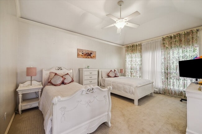 Building Photo - 14 Lake Mist Ct