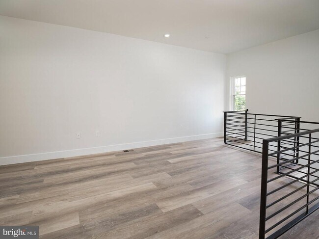 Building Photo - 303 Fountain St