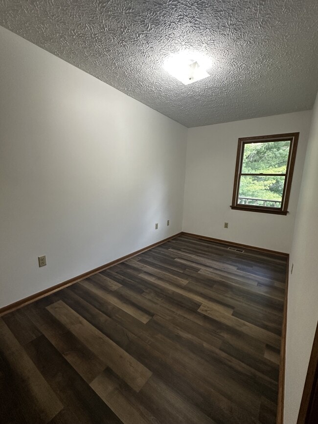 Building Photo - 106 Sharon Dr