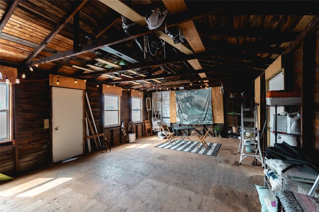 Building Photo - 582 Lakes Rd