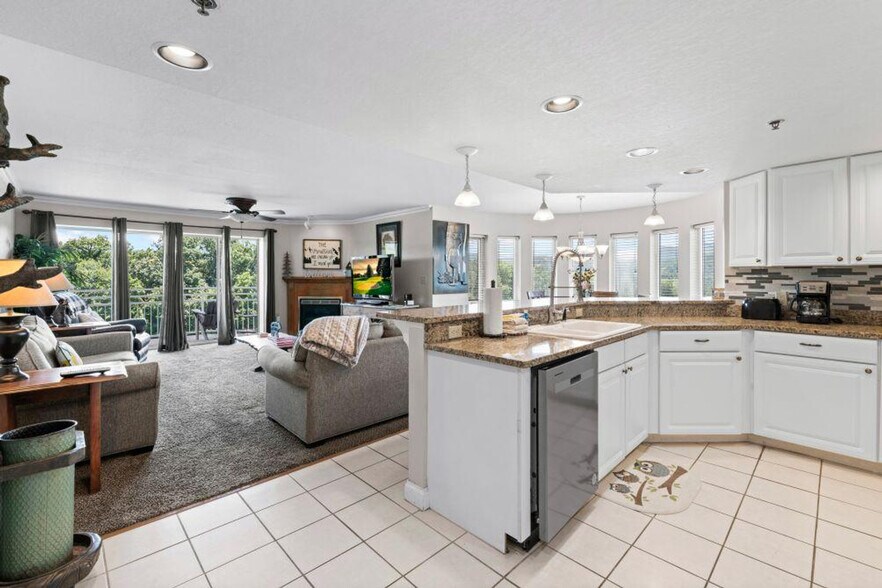 Building Photo - 503 Dollywood Ln