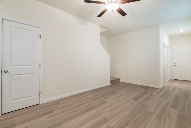 Building Photo - Super clean & spacious 4-bdrm/3-bath townhome in NE—Attached garage, great location