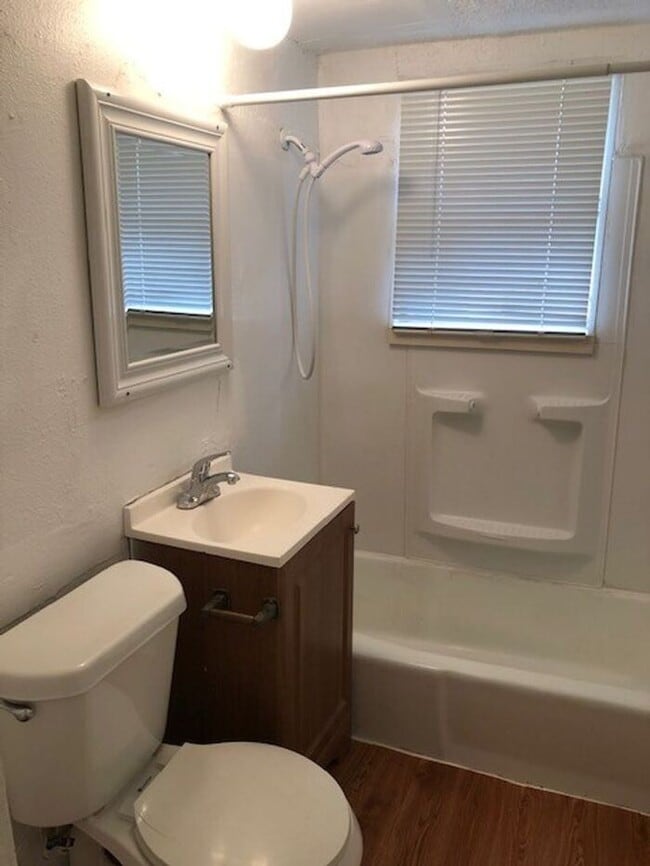 Building Photo - 1 BED 1 BATH COLLEGE HILL ADDITION