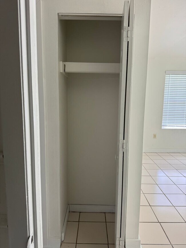 Building Photo - 3/2 Single Family Home in Lehigh Acres for...