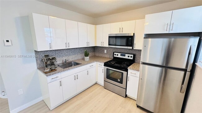 Building Photo - 1737 NW 3rd Ave