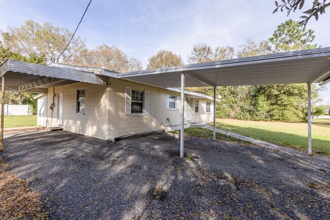 Building Photo - 2BR/1BA (with possible 3rd Bedroom) in Summerfield