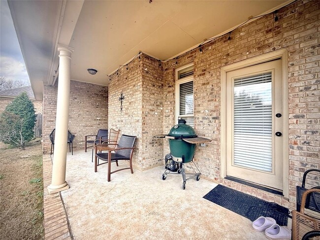 Building Photo - 5812 Lotus Cir