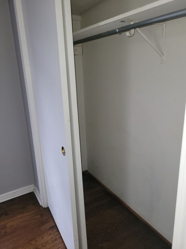Building Photo - Beautiful 3 Bedroom Duplex
