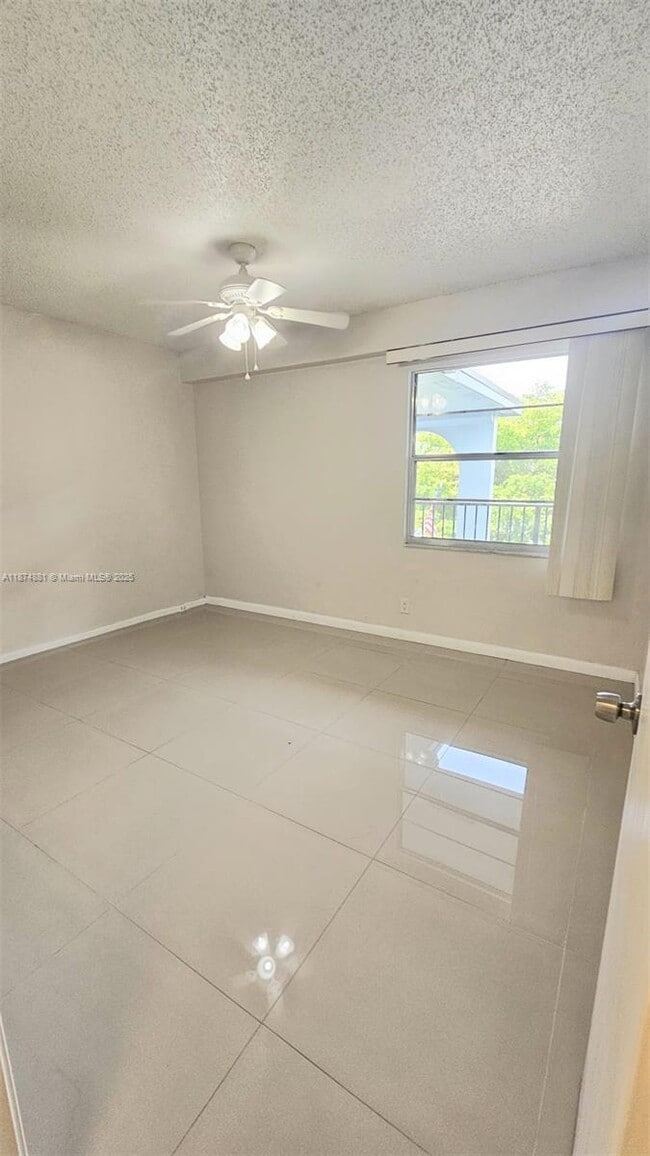 Building Photo - 1401 SW 128th Terrace