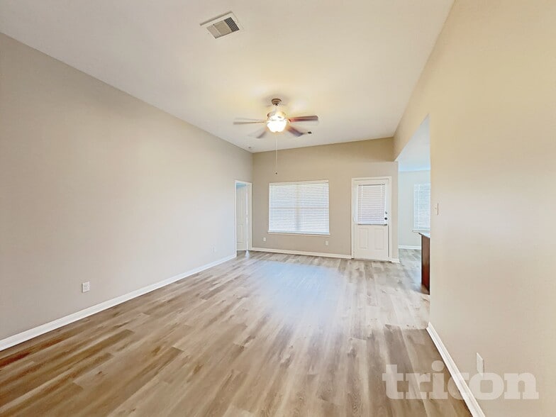 Building Photo - 815 Marigold Rd