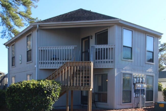 Primary Photo - 1BR/1BA Top Floor Condo – Island Green (Tr...