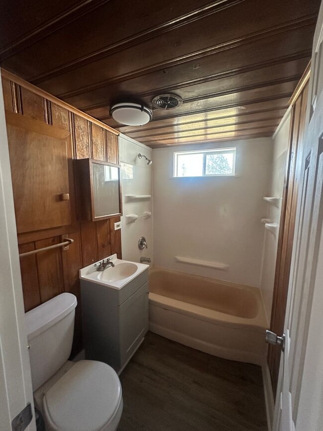 Building Photo - W3699 Springfield Rd