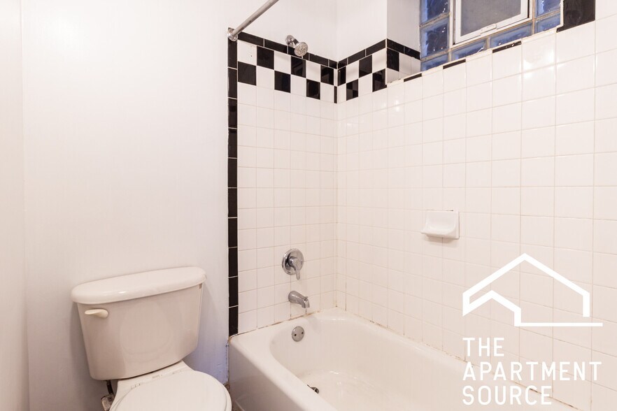 Building Photo - 3820 N Sheffield Ave