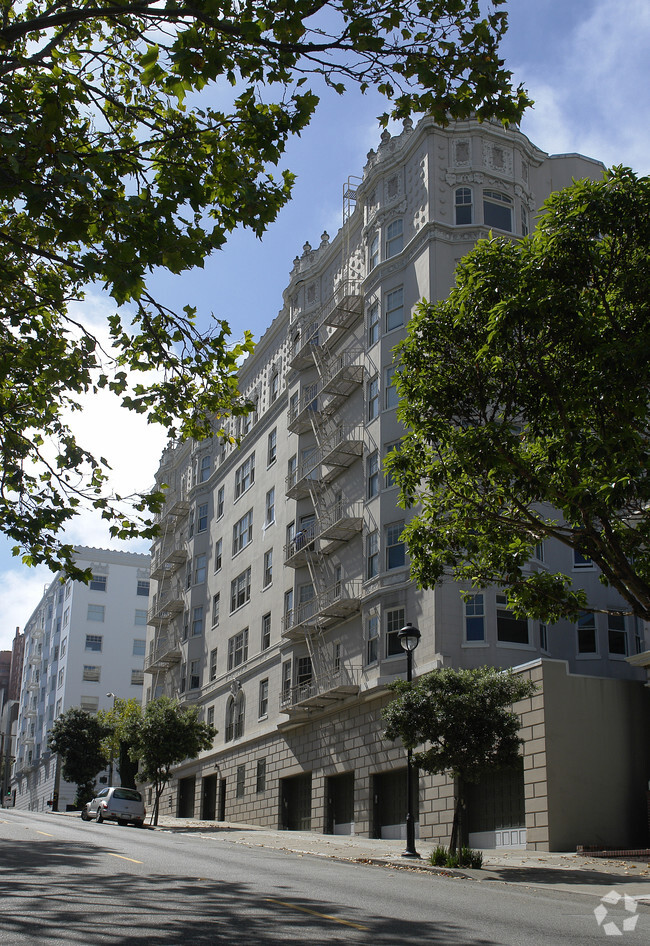 Building Photo - 1800 Broadway