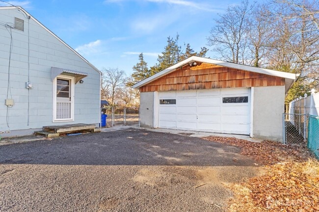 Building Photo - 1283 Englishtown Rd