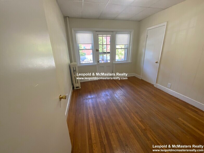 Primary Photo - 107 Gordon St