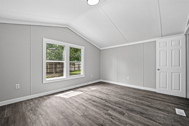 Building Photo - 2122 Koster Rd