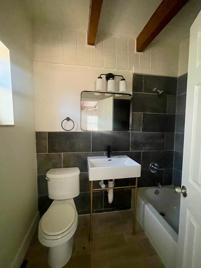 Building Photo - 1216 E 138th Ave