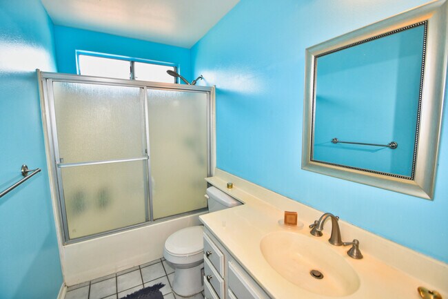 Building Photo - 1126 W 228th St