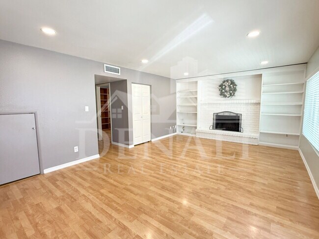 Building Photo - 811 E Chilton Dr