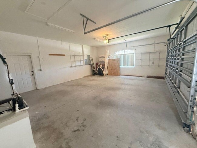 Building Photo - 3838 Peacock Dr