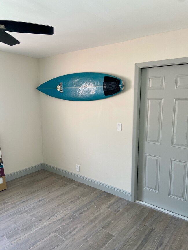Bonus Room - 1528 77th Ave N