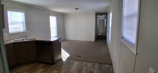 Building Photo - 640 S Darlene Way