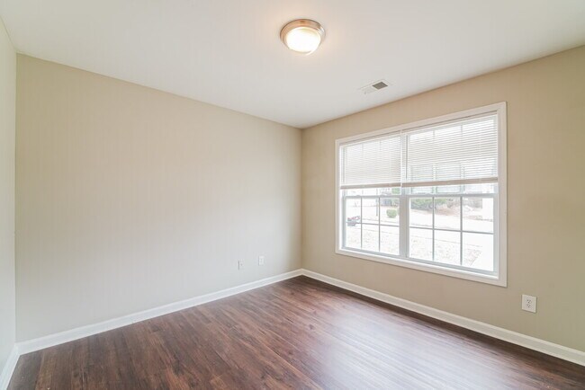 Building Photo - 4809 Camelot Dr