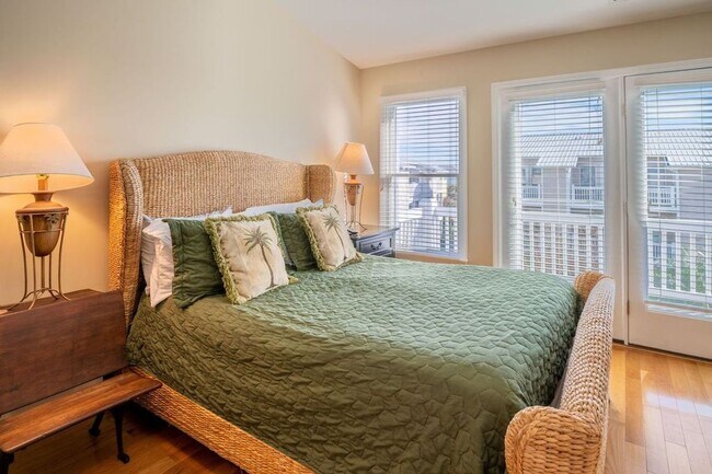 Building Photo - TIME TO SECURE A FURNISHED PROPERTY FOR THE FALL OF '26-SPRING OF '27