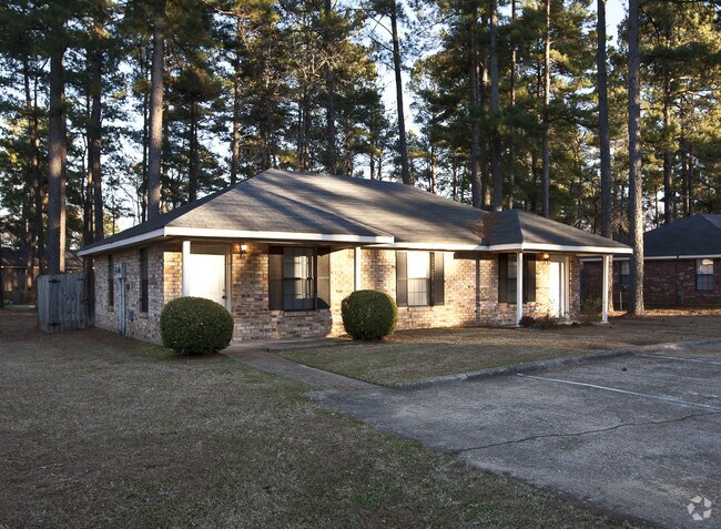 Building Photo - Grand Oaks