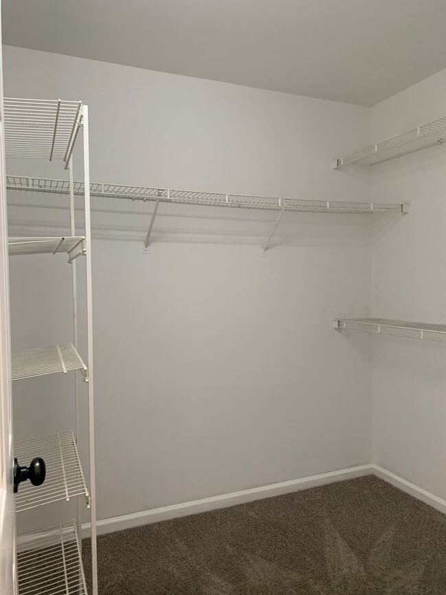 Building Photo - Pretty Home, Featuring 1st Floor Master Su...