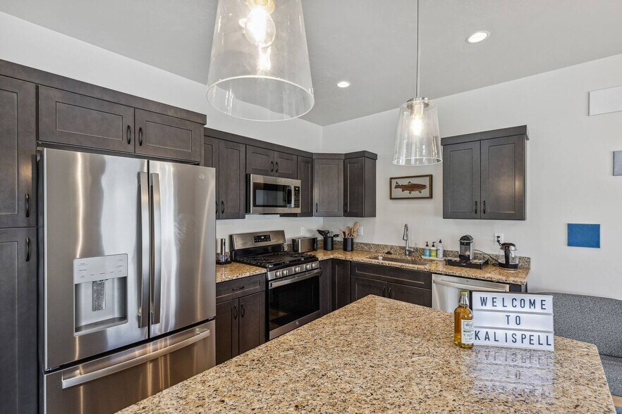 Building Photo - 45 8th Ave W