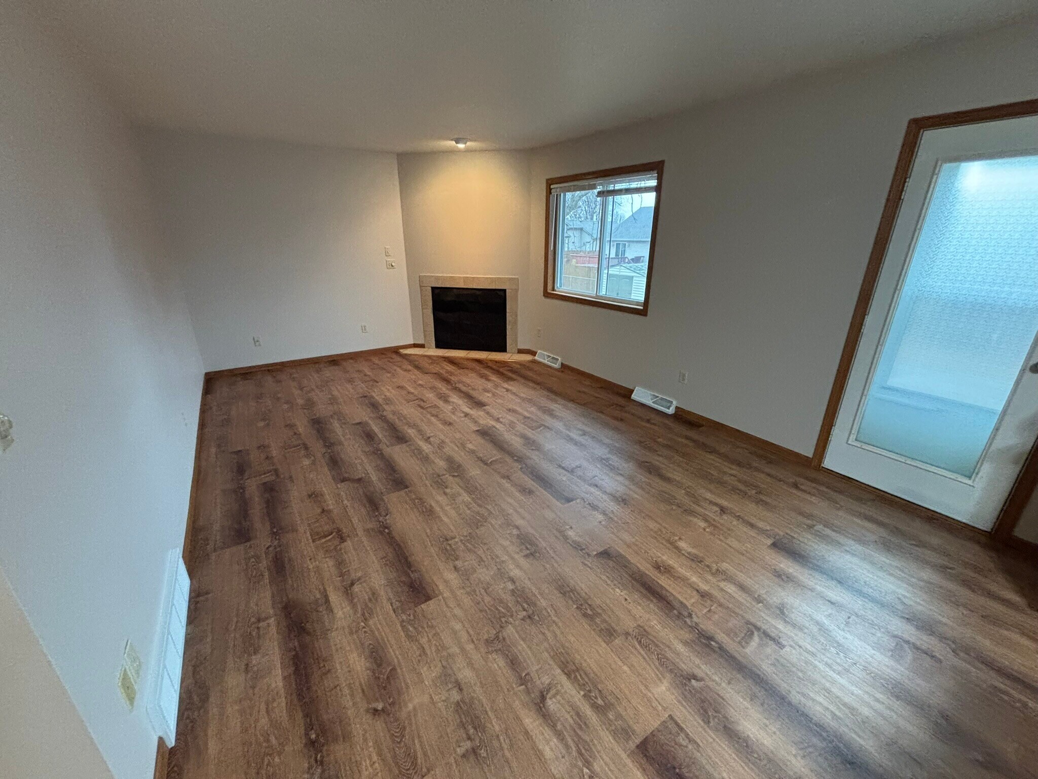 Building Photo - 125 Rosewood Ln S
