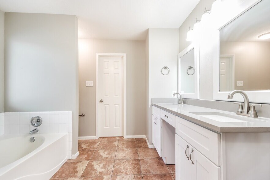 Building Photo - 7014 Hayden Dr