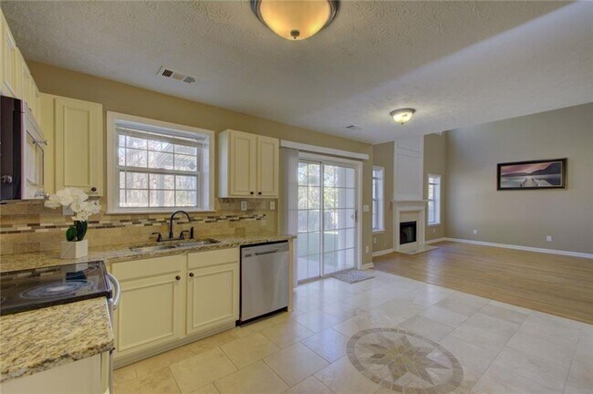 Building Photo - 2820 Northcliff Dr