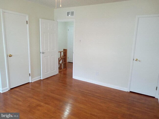 Building Photo - 58 Suburban Ln