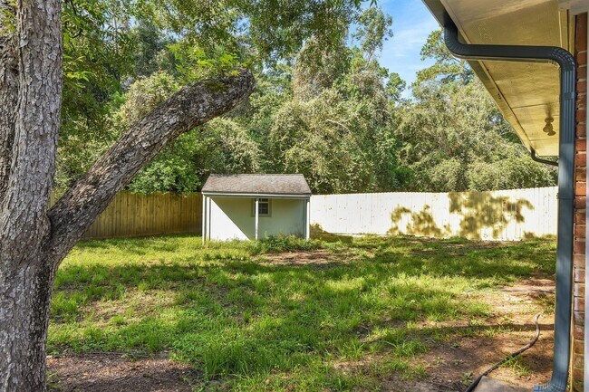 Building Photo - 345 Maple Ln