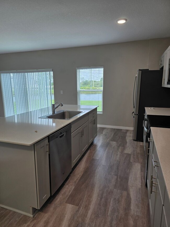 Building Photo - Lakeland 5 Bedroom 3 Bath