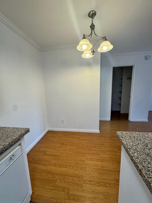 Building Photo - Top-Floor Studio at Peninsula Place - San ...