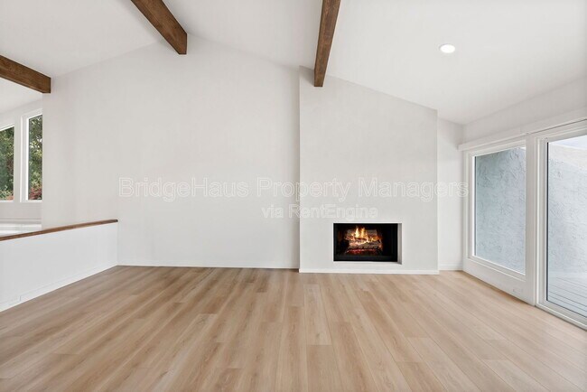 Building Photo - 2143 Caminito San Martin