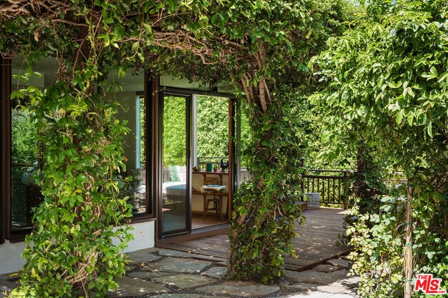 Building Photo - 26237 Fairside Rd