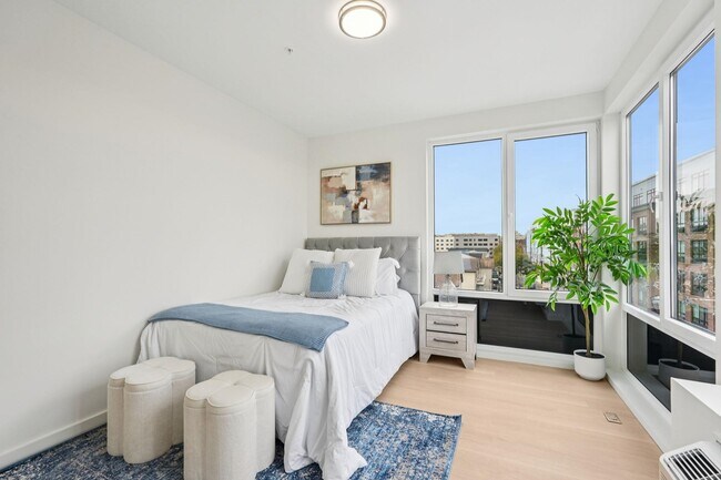 Building Photo - 1 Mallory Ave