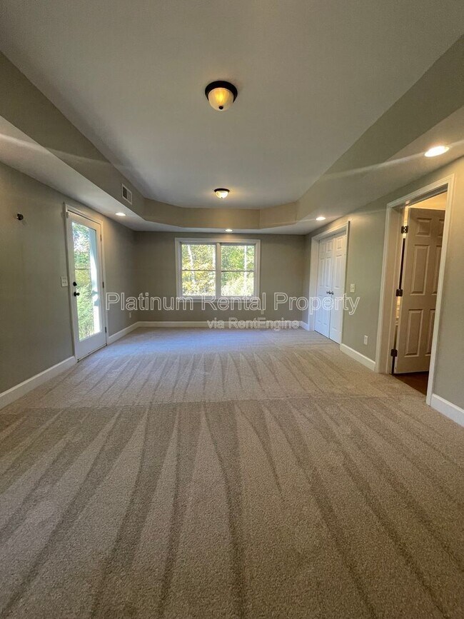 Building Photo - 1305 Smithdale Heights Dr