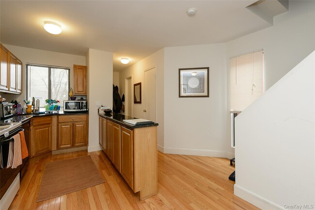 Building Photo - 57 Sagamore Hill Dr