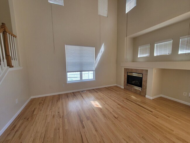 Building Photo - West Longmont 2 story single family home f...